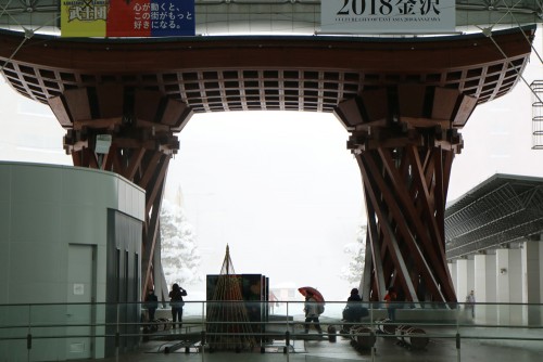 大雪の日の鼓門