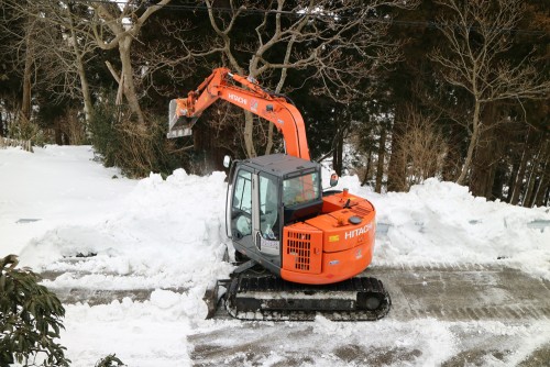 ショベルカーで除雪2